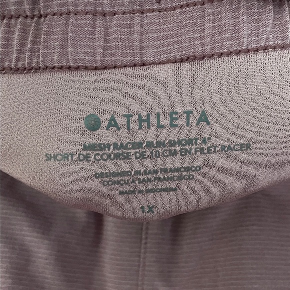 Athleta Mesh Racer Run Mid Rise 4 Short - Picture 2 of 5